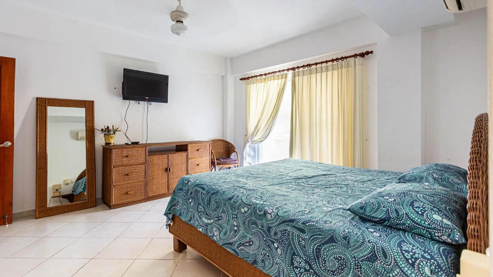 Playa Alicia, Guest Friendly, Hispanola Sol - Best Location In Town Sosúa